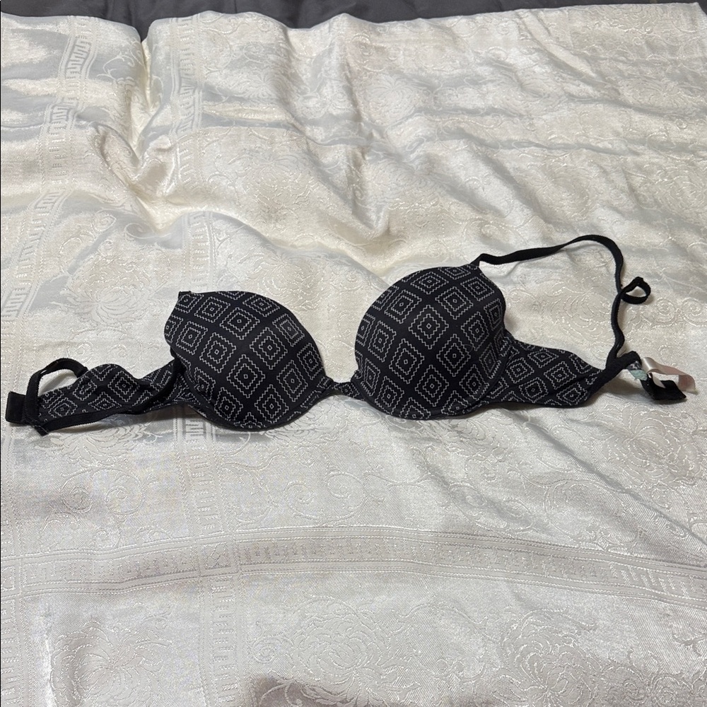 PINK Victoria's Secret Black and Gray Diamond Pattern Bra